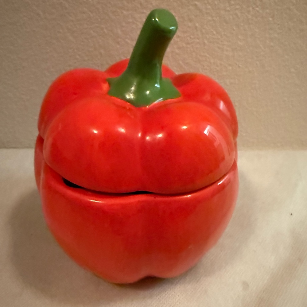 Grasslands Road ceramic pepper.